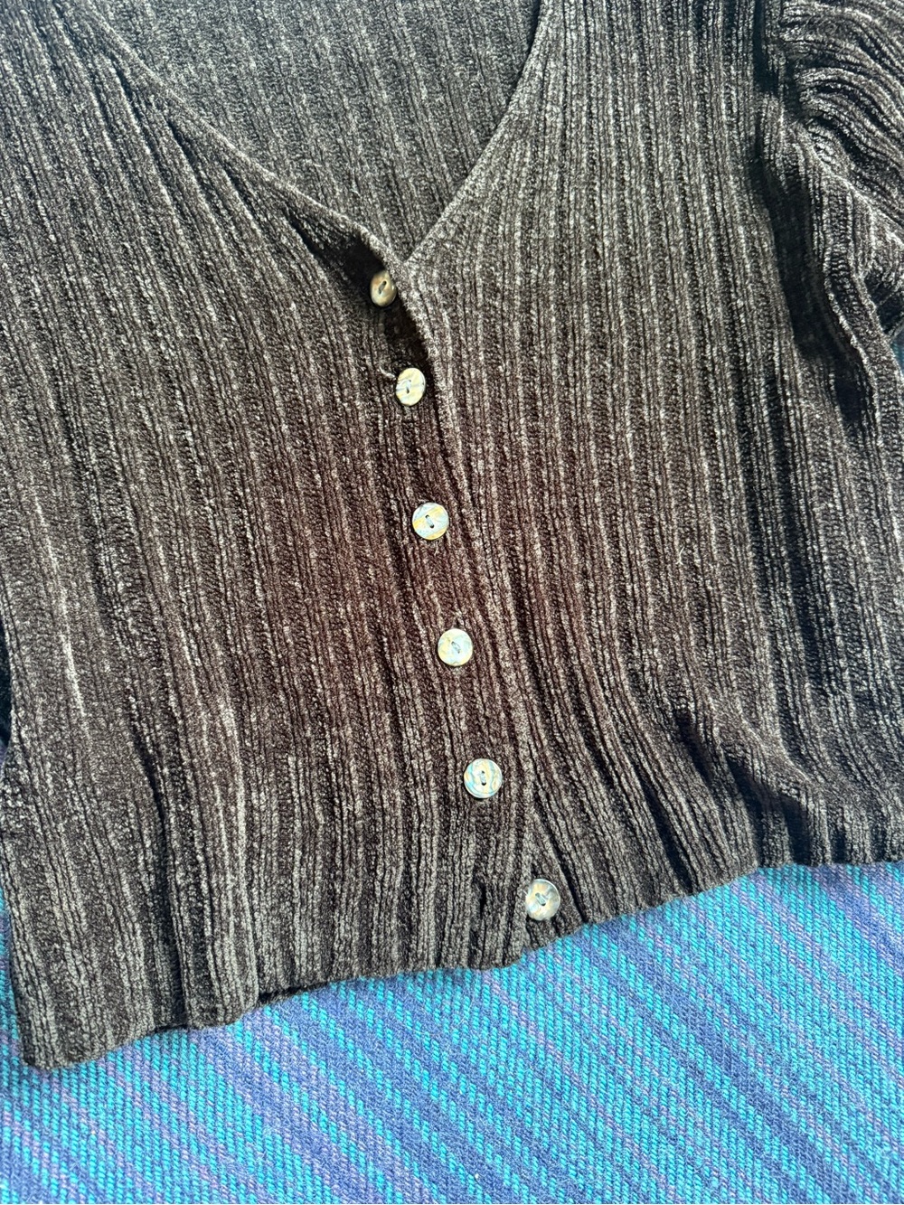 Moda Black Ribbed Velour V-Neck Button-Front Cardigan - Picture 4 of 7